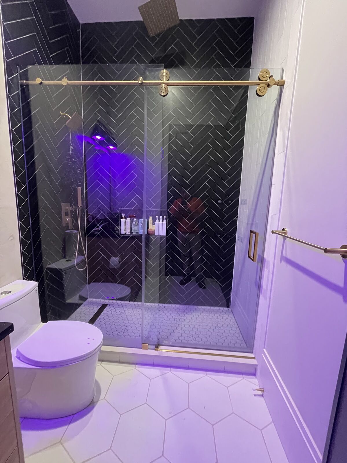 Frameless slider · black herringbone