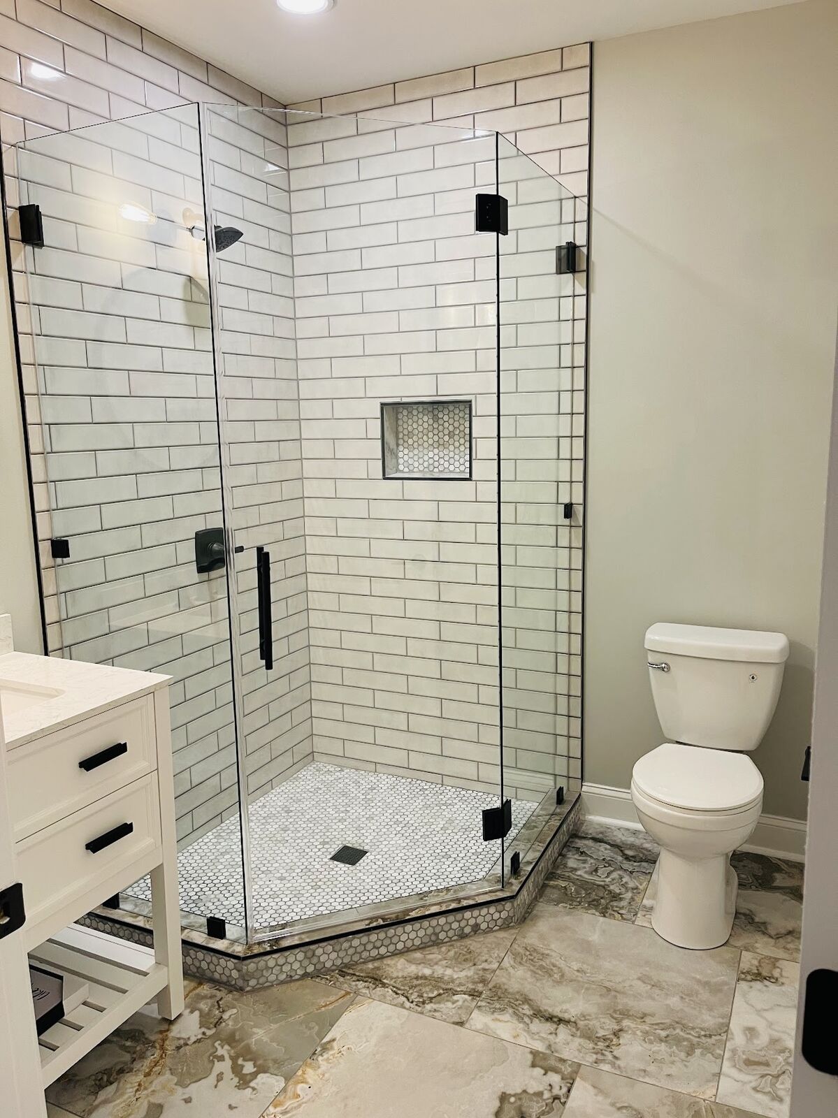 Neo-angle corner · subway tile
